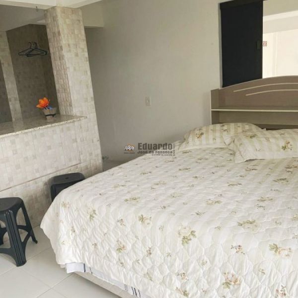 CASA COM 03 SU�TES NA PRAIA DO ARA��.