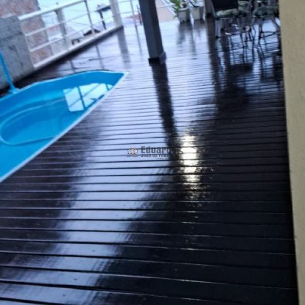 CASA COM 03 SU�TES NA PRAIA DO ARA��.