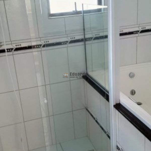 CASA COM 03 SU�TES NA PRAIA DO ARA��.