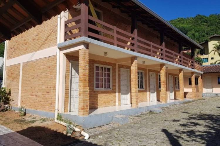 POUSADA A 500 MTS DA PRAIA PORTO BELO