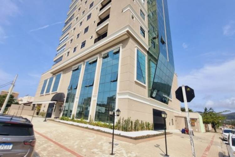 APARTAMENTO COM 03 SU�TES EM BAL.PEREQU�