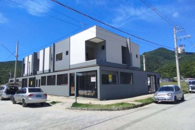 SOBRADO GEMINADO 02 SU�TES EM PORTO BELO