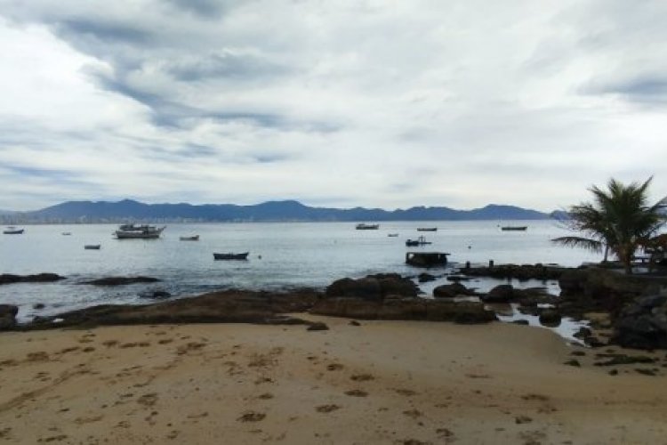 TERRENO COM EDIFIC��O NA PRAIA DE ARA�A