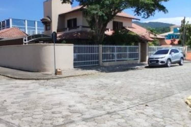CASA DE ALTO PADR�O EM PORTO BELO.